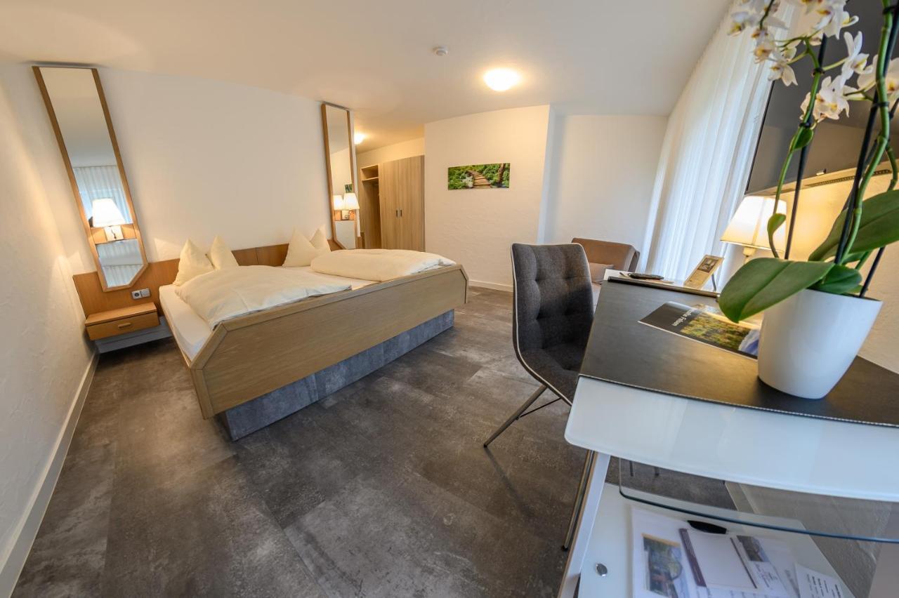Hotel- Restaurant Zum Schwan Waldfischbach-Burgalben 外观 照片