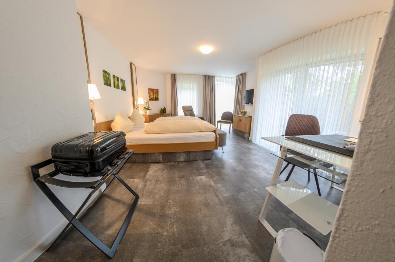 Hotel- Restaurant Zum Schwan Waldfischbach-Burgalben 外观 照片