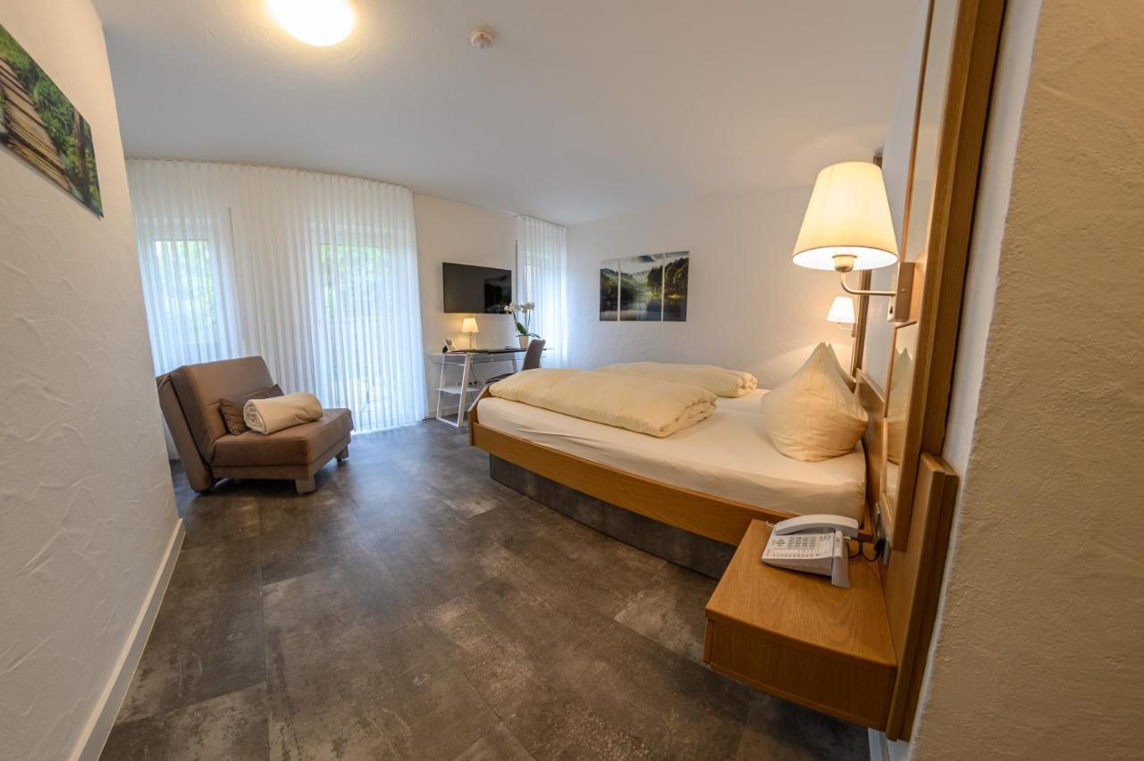 Hotel- Restaurant Zum Schwan Waldfischbach-Burgalben 外观 照片