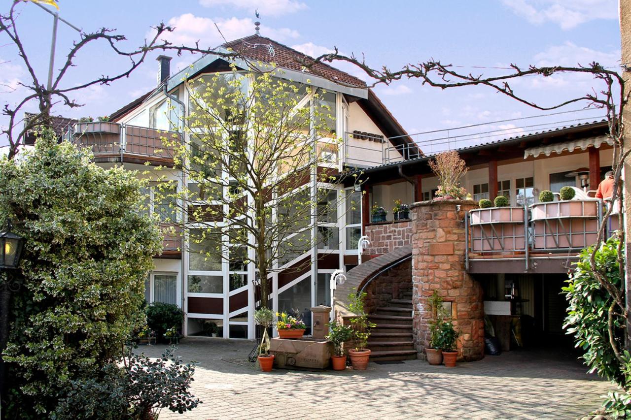 Hotel- Restaurant Zum Schwan Waldfischbach-Burgalben 外观 照片
